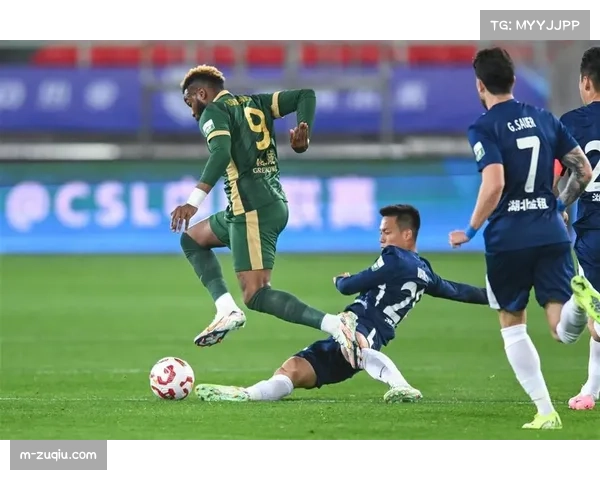 深圳队0-2不敌武汉三镇，四连败积分垫底