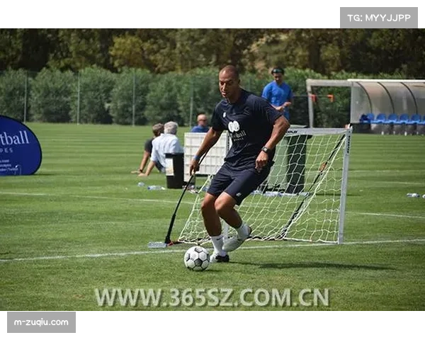 英超俱乐部社区项目:为青少年举办“快速思考与反应”训练营 英超俱乐部社区项目:为青少年举办“快速思考与反应”训练营